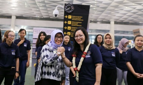 Kedatangan Kelompok Paduan Suara Mahasiswa (PSM) Universitas Gadjah Mada (UGM) mendapatkan sambutan meriah dari para penumpang dan pengelola Bandara Soekarno-Hatta di Terminal 3, Rabu (8/11) 