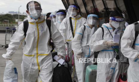 TKA di Bintan terus berkurang sejak pandemi Covid-19. Kedatangan tenaga kerja asing (TKA) di bandara. Ilustrasi.