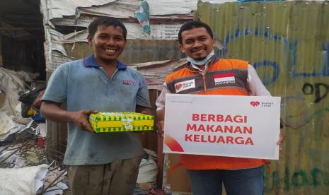 Kedatangan tim Rumah Zakat ketika membagikan paket berbuka kepada  keluarga dan warga disambut sangat antusias, bahkan mereka mengucapkan rasa syukurnya.