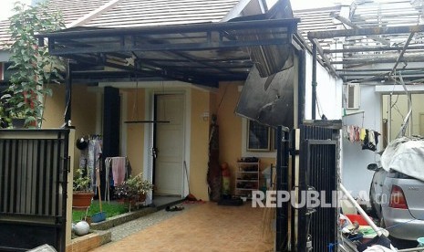 Kediaman keluarga Halim di Perumahan Cimanggu Blok C2 RT 02/ 16 Kel. Kedungwaringin, Kec. Tanahsareal, Kota Bogor porak poranda akibat ledakan saluran gas yang terlepas dan terbakar, Rabu (14/2) siang.