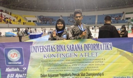 Kedua atlet pencak silat UBSI Kampus Tasikmalaya yang meraih medali perunggu di ajang Kejuaraan Pencak Silat Yogyakarta Championship 2019.