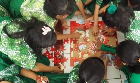 Kegiatan Ayo Menabung dan Berbagi di sejumlah sekolah di Jakarta dan sekitarnya 