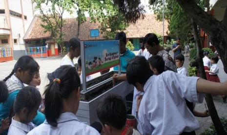 Kegiatan Ayo Menabung yang digelar CIMB Niaga di Cirebon