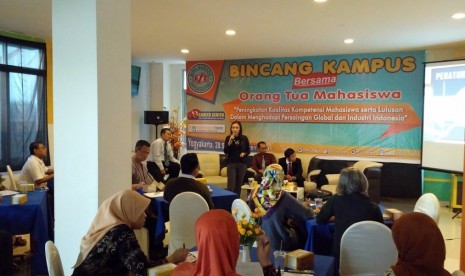 Kegiatan Bincang Kampus Bersama Orang tua Mahasiswa AMIK BSI dan Akbar BSI. 