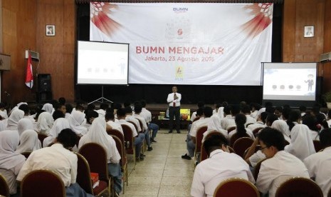 Kegiatan BUMN mengajar di SMA 68 Jakarta 