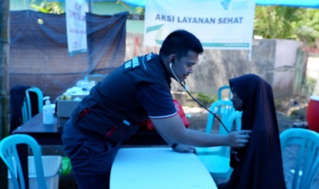 Kegiatan di Klinik Kesehatan Dompet Dhuafa di Desa Lende, Kecamatan Sirenja, Kabupaten Donggala, Sulawesi Tengah (Sulteng), Selasa (30/10). 