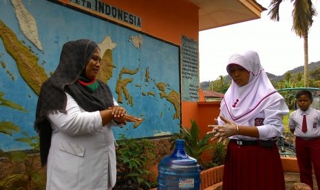 Kegiatan dokter kecil yang menjadi salah satu rangkaian kegiatan kampanye gizi Japfa4Kids di Kecamatan Lintau Buo Selatan dan Utara