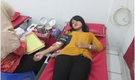 Kegiatan donor darah yang digelar BSI Tangerang tahun 2015.