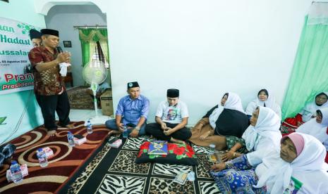 Ilustrasi bertetangga dan bersilaturahim dalam majelis ilmu.