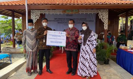 Kegiatan Edukasi dan Literasi Keuangan Syariah untuk UMKM dan Enterpreneur santri di Punthuk Kepuh.