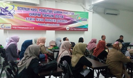 Kegiatan evaluasi dan monitoring hasil hibah PDP 2018 bagi dosen STMIK Nusa Mandiri.