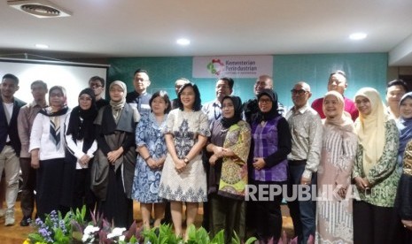 Kegiatan Focus Group Discussion (FGD) Penyusunan Roadmap  Pengemangan IKM Fashion Muslim di Jakarta, Selasa (16/10).