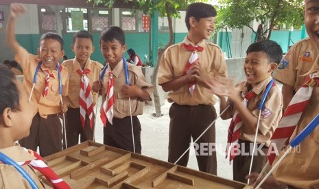  Kegiatan Fun Math & Science go to School di MI Al Ikhlas Kota Tangerang, Sabtu (13/1).