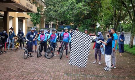 Kegiatan Gowes Literasi kembali digelar oleh Ikapi DKI Jakarta bersama dengan Ikapi Jawa Barat dan IKA Unpad. 