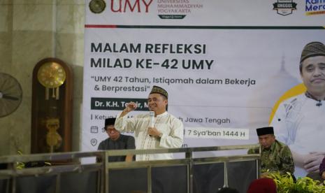  Kegiatan Malam Refleksi Milad ke-42 UMY di Masjid KH Ahmad Dahlan UMY.