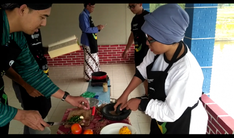 Kegiatan memasak bersama yang diselenggarakan Masak Akhir Pekan bersama dengan FAO Indonesia di Dusun Cibluk Kidul, Desa Margoluwih, Kecamatan Seyegan, Kabupaten Sleman.