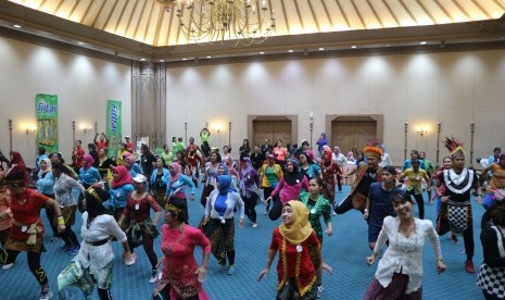 Kegiatan menari zumba di Hotel Sahid Jaya Solo.