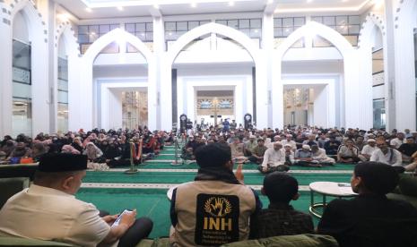 Kegiatan Ngabuburit bareng Muhammad Husein Gaza dan Para Saksi Garis Depan Gaza yang termasuk di antaranya adalah Jurnalis Muhammad Al Masri, Akademisi Muhammad Qaddoura, Aktivis Muslimah Jinan Muslim, tiga anak saksi genosida Bushra, Ahmed, Selwan, serta musisi Indonesia Bebi Romeo dan publik figur Meisya Siregar di Masjid Darussalam Kota Wisata Cibubur, Jumat 29 Maret 2024.