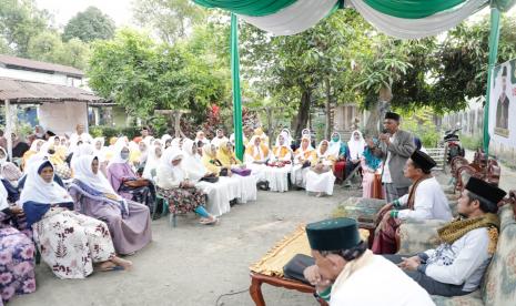 Kegiatan ngabuburit bersama dengan Majelis Taklim Masturo dan warga Jalan Kolonel Yos Sudarso KM 9,5 Kelurahan Mabar, Kecamatan Medan Deli, Kota Medan, Sumatera Utara (Sumut). 