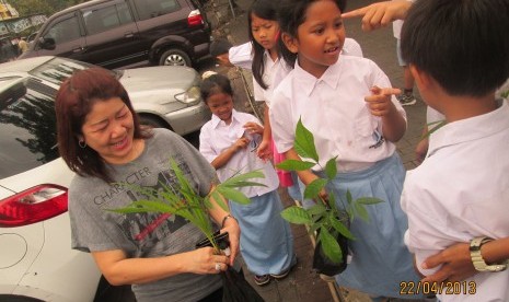 Kegiatan para siswa Sekolah Alam Cikeas pada Hari Bumi (Earth Day), Senin (22/4) lalu.