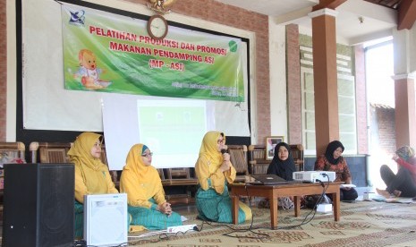 Kegiatan pelatihan produksi dan promosi Makanan Pendamping ASI.