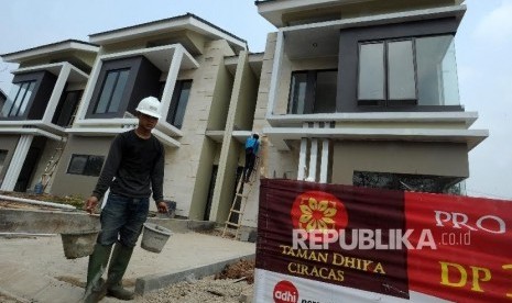 kegiatan pembangunan salah satu proyek perumahan