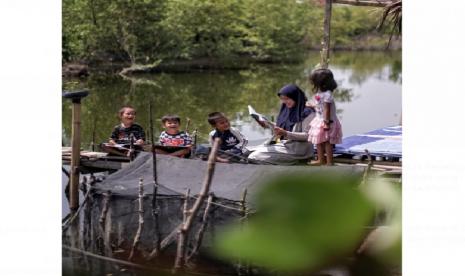 Kegiatan pembinaan anak-anak Kampung Wisata Ramah Anak di Belawan Bahari yang bertujuan untuk mengedukasi anak-anak dan menanamkan kecintaan terhadap dunia maritim & bahari sejak dini (Foto ini diambil sebelum masa pandemi covid-19)