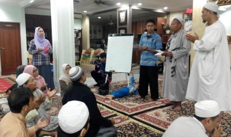 Kegiatan pengajian untuk Tunarungu di Rumah Bejalar Miranda