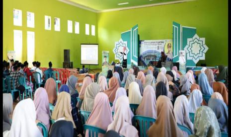 Kegiatan penyuluhan tentang stunting terhadap masyarakat khususnya anak muda yang ada di Kabupaten Pacitan, Jawa Timur, Selasa (7/3/2023) sore. 