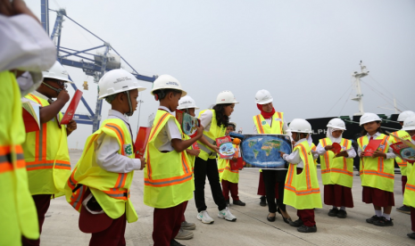 Kegiatan Port Visit SD di Kabupaten Batubara, ke Kuala Tanjung Multipurpose Terminal.