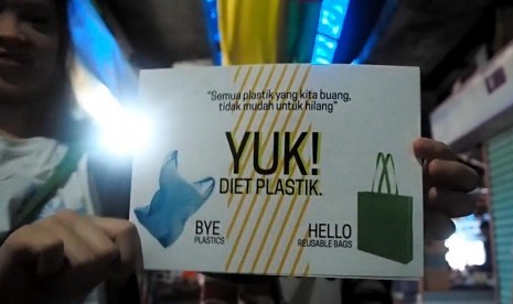 Kegiatan Principal Responsibility Management Educations (PRME) oleh Mahasiswa seperti mengajak masyarakat untuk mengurangi penggunaan plastik.