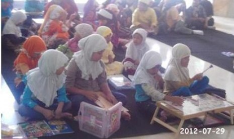 Kegiatan Ramadhan bersama anak-anak di Masjid Kampus Al-Mujahidin UNY