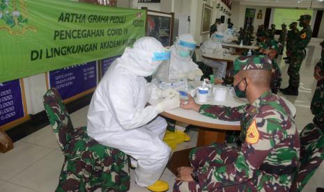 Kegiatan rapid test di Akademi Militer (Akmil) di Magelang, Jawa Tengah.