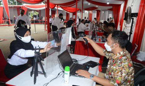 Kegiatan seleksi kompetensi dasar (SKD) Calon ASN 2021 di Cijantung, Jakarta, Sabtu (16/10).