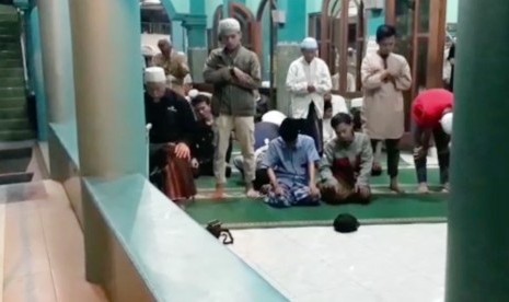 Kegiatan shalat subuh berjamaah di Masjid Jogokariyan, Yogyakarta