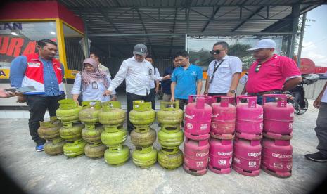 Kegiatan sidak gas tiga kg di sejumlah rumah makan di Sleman.