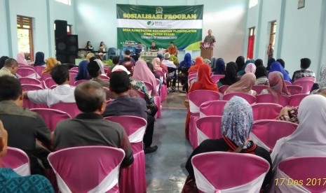 Kegiatan sosialisasi peserta BPJS Ketenagakerjaan di Desa Kawedusan, Kecamatan Plosoklaten, Kabupaten Kediri, Senin (18/12).