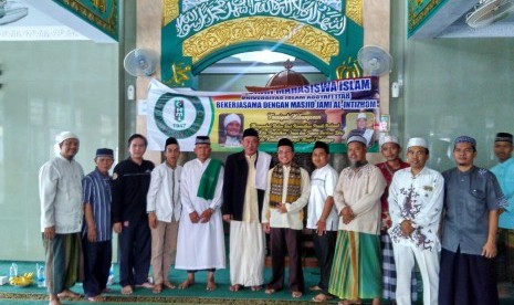 Kegiatan tabligh akbar di Masjid Jami Al Intizhom, Jakarta Utara, Rabu (17/5). 