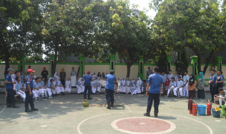 Kegiatan tanggap bencana di Kelurahan Cilincing, Jakarta Utara, Kamis (24/10).