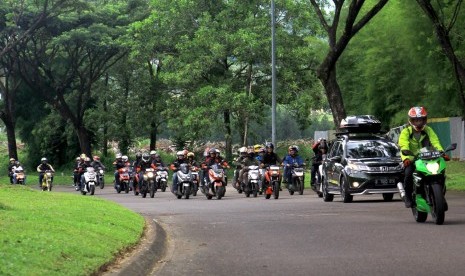 kegiatan Touring roda dua yang dilakukan  Forum Wartawan otomotif (Forwot)