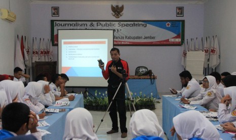 Kegiatan Workshop Journalism and Public Speaking KSR PMR se-Kabupaten Jember.