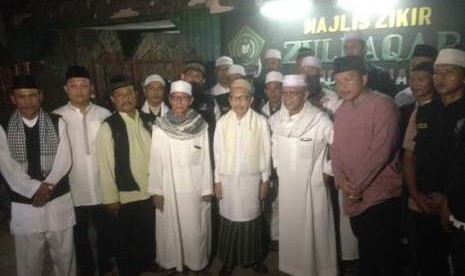 Kegiatan zikir di Majelis Zulfaqar Indonesia, Kamis (2/8).