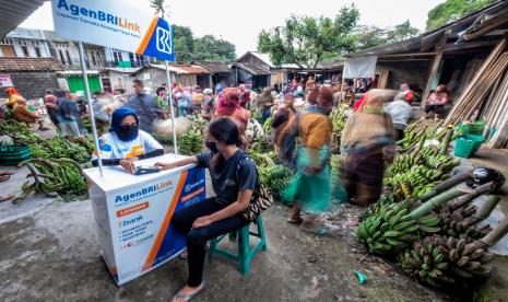 Kehadiran agen laku pandai milik BRI (AgenBRILink) mampu menjawab karakteristik nasabah di tataran ekonomi akar rumput.