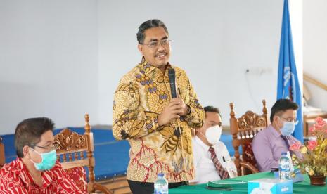 Kehadiran Wakil Ketua MPR Jazilul Fawaid ke Universitas Kristen Indonesia Tomohon (UKIT), Kota Tomohon, Sulawesi Utara (10/11) disambut dengan hangat oleh civitas akademika di sana. Rektor UKIT Pendeta Dr. Arthur Rumengan, para pembantu rektor, pihak yayasan, ketua senat, pengurus BEM, serta para pendeta, menjabat tangan Jazilul Fawaid sejak dirinya menginjak di kampus itu.