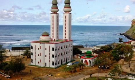  Sejumlah Masjid di Senegal Mulai Dibuka untuk Jamaah. Foto:  Keindahan Masjid Rabbani di teluk busur di bagian barat Ouakam, Dakar, Senegal.