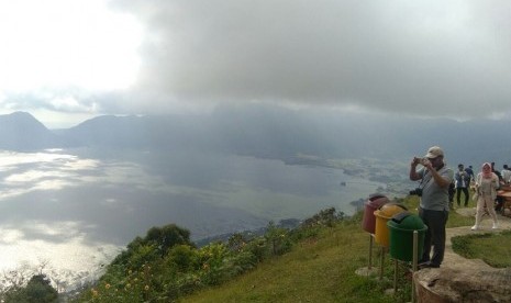 Keindahan Puncak Lawang di Bukittinggi