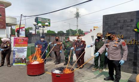 Kejaksaan Negeri Kota Sukabumi memusnahkan barang bukti narkoba seperti ganja dan sabu yang kasusnya telah berkekuatan hukum tetap, Selasa (20/9/2022)