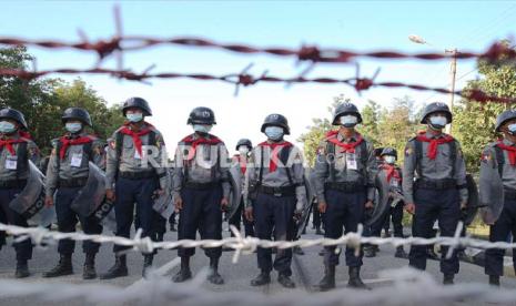 Kekerasan di Myanmar. Amerika Serikat (AS), Inggris, dan Kanada memberlakukan sanksi terhadap lebih banyak pejabat di Myanmar, satu tahun sejak militer Myanmar merebut kekuasaan dan menjerumuskan negara itu ke dalam kekacauan.