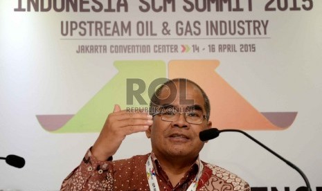 Kelapa Satuan Kerja Khusus Pelaksana Kegiatan Usaha Hulu Minyak dan Gas Bumi (SKK Migas) Amien Sunaryadi memberikan keterangan pers usai pembukaan Indonesia Supply Chain Management (SCM) Summit 2015, Jakarta, Selasa (14/4).(Republika/ Yasin Habibi)