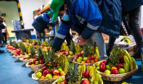 Kelebihan buah-buahan dikirim setiap hari untuk mereka yang membutuhkan di Dubai, Uni Emirat Arab. Cara UEA Bagikan Kelebihan Berton-ton Makanan